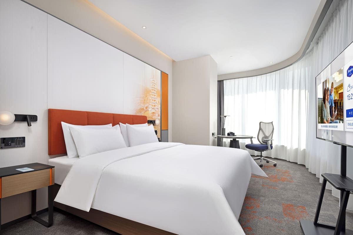 Superior Single Room, City View | Desk, laptop workspace, blackout curtains, soundproofing