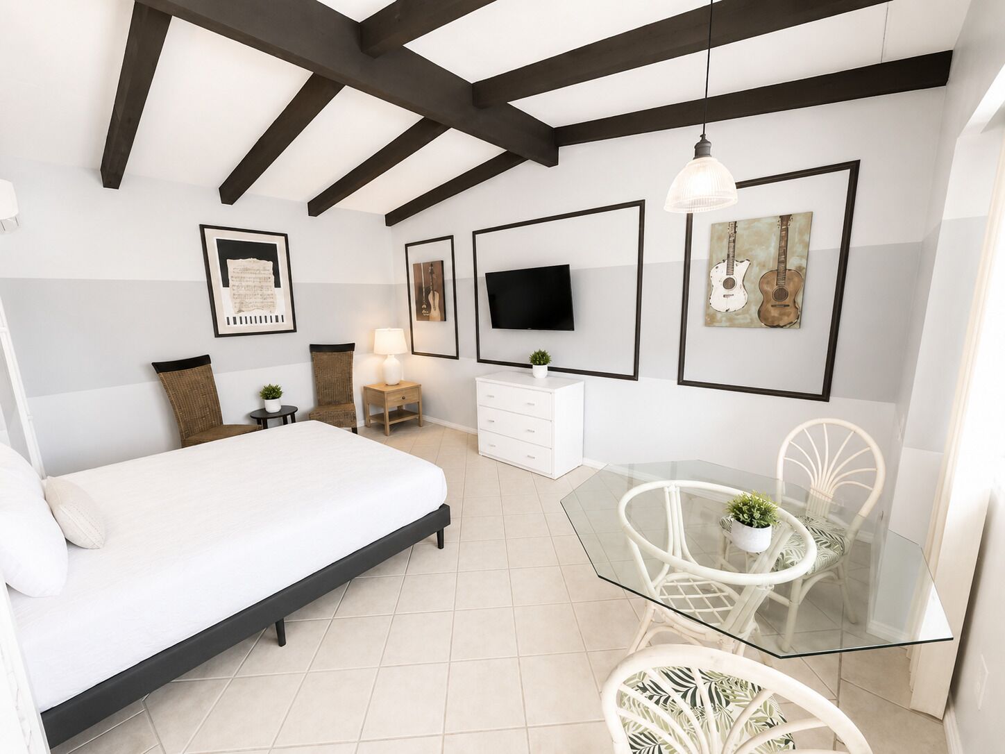 Studio Suite, 1 Queen Bed, Kitchen | Hypo-allergenic bedding, laptop workspace, blackout curtains