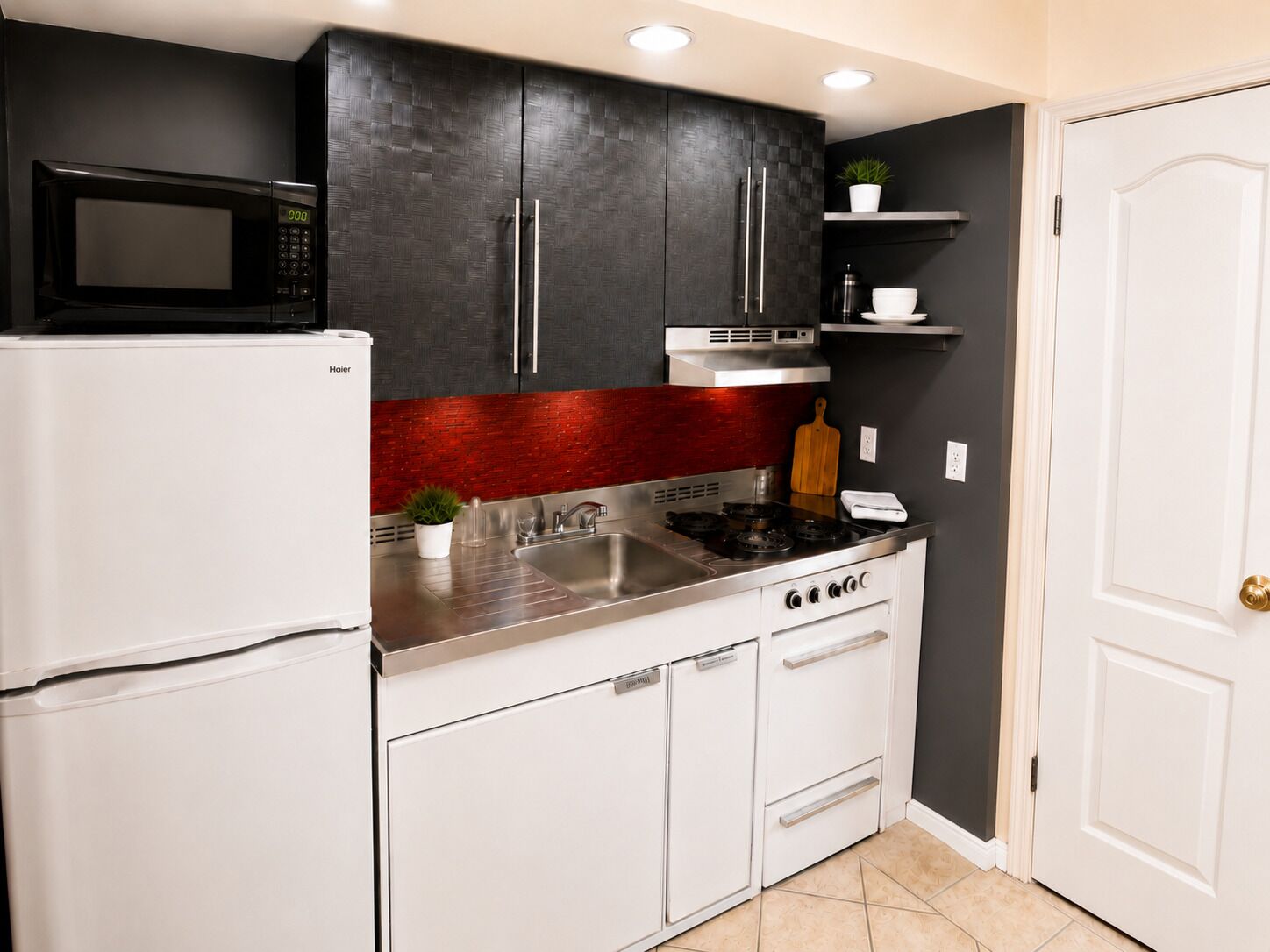 Superior Suite, 1 Bedroom, Kitchen, Pool View | Private kitchen | Fridge, microwave, oven, stovetop