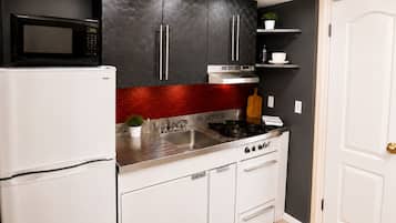 Superior Suite, 1 Bedroom, Kitchen, Pool View | Private kitchen | Fridge, microwave, oven, stovetop