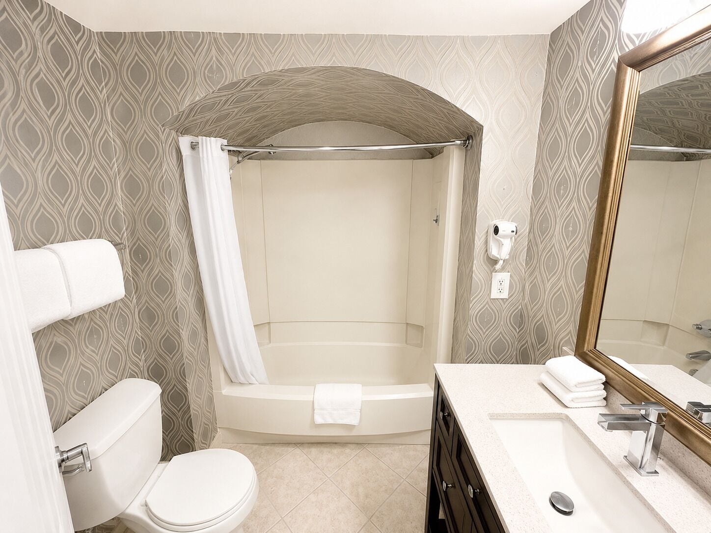 Studio Suite, 1 Queen Bed, Kitchen | Bathroom | Combined shower/bathtub, free toiletries, hair dryer, towels
