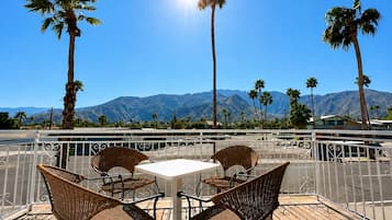 Superior Suite, 1 Bedroom, Kitchen, Mountain View | Balcony view