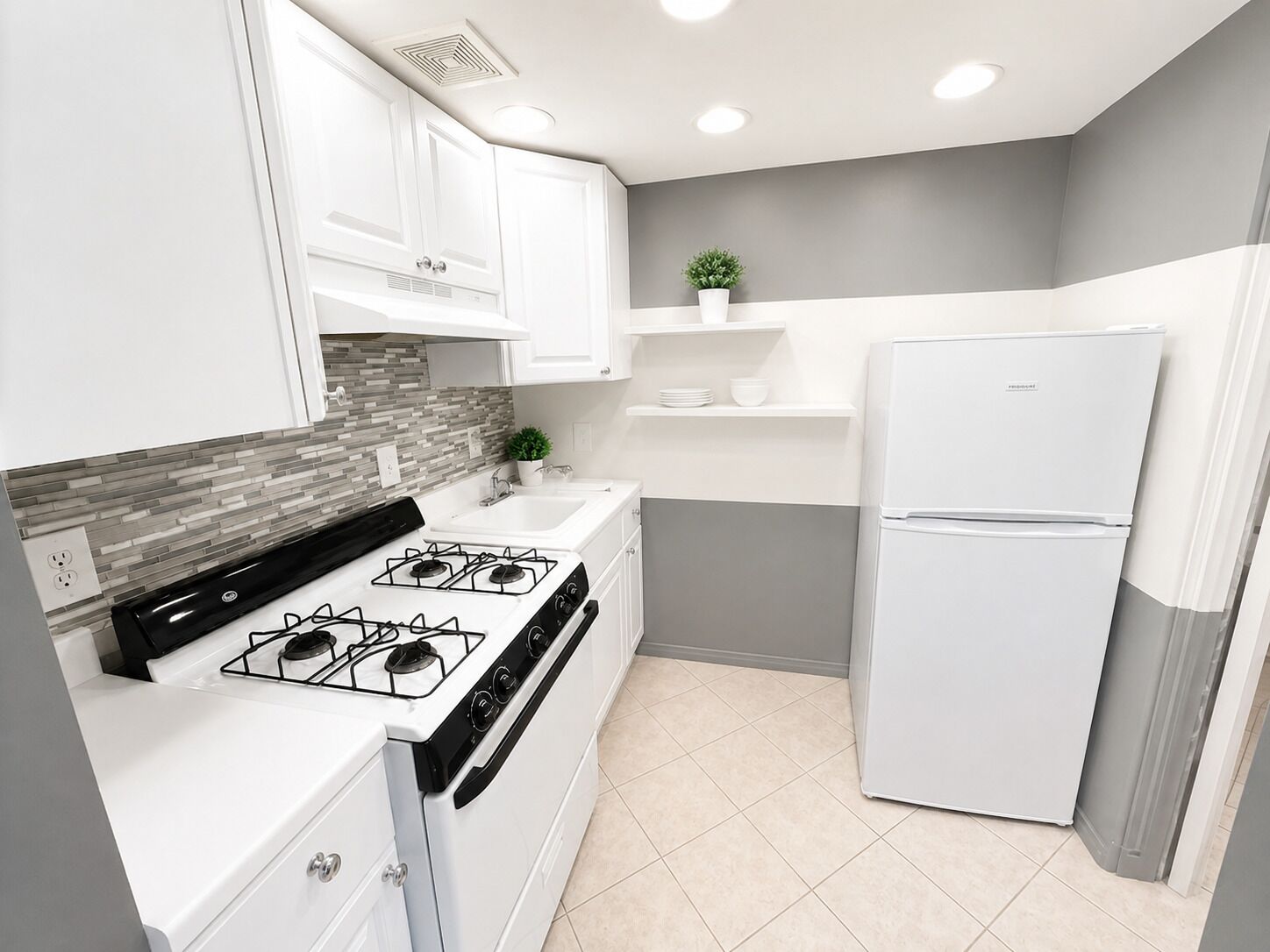 Studio Suite, 1 Queen Bed, Kitchen | Private kitchen