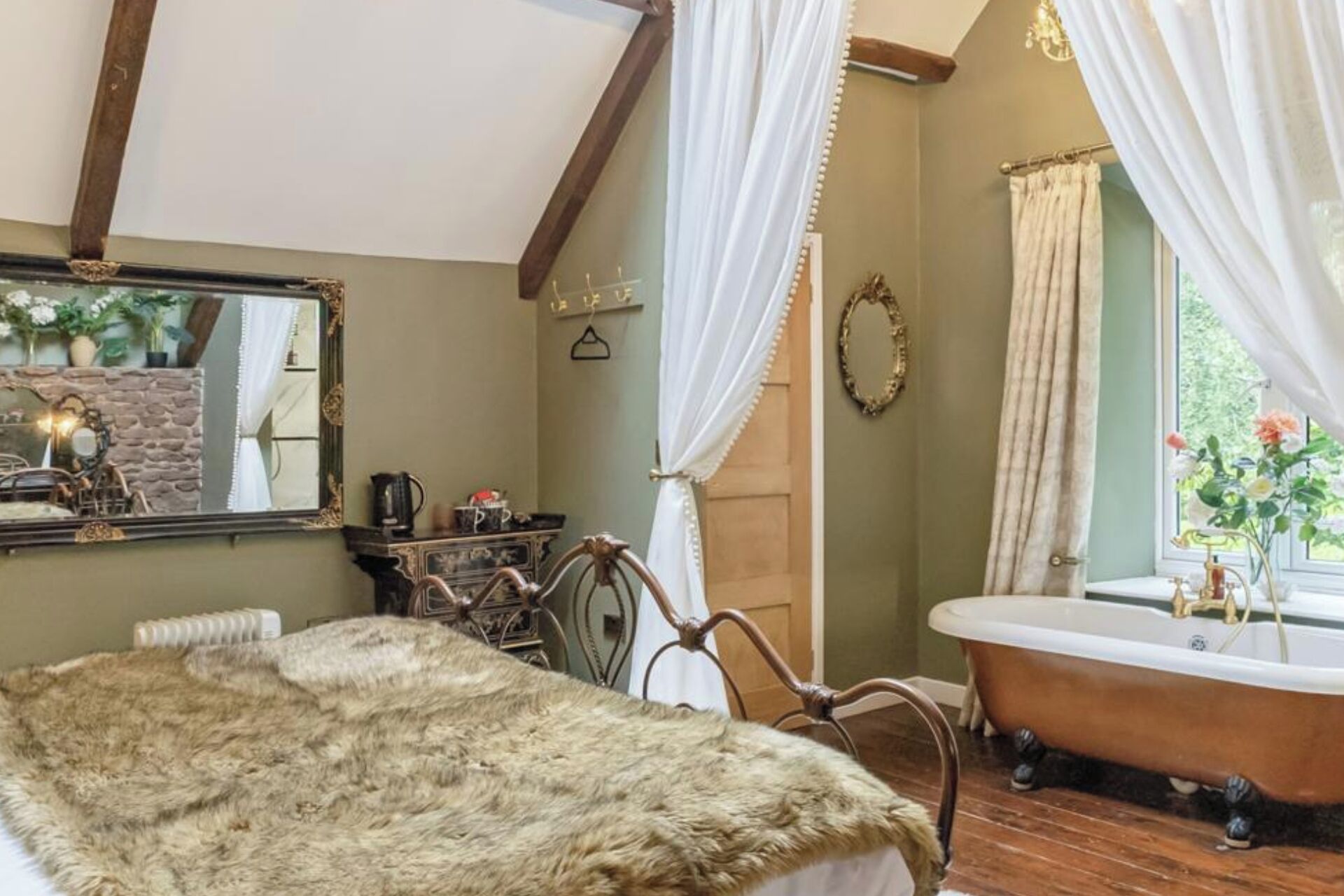 8 chambres, fer et planche à repasser, Wi-Fi, draps fournis