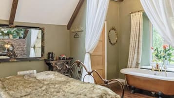 8 chambres, fer et planche à repasser, Wi-Fi, draps fournis