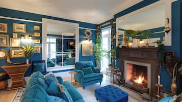 TV, fireplace, stereo