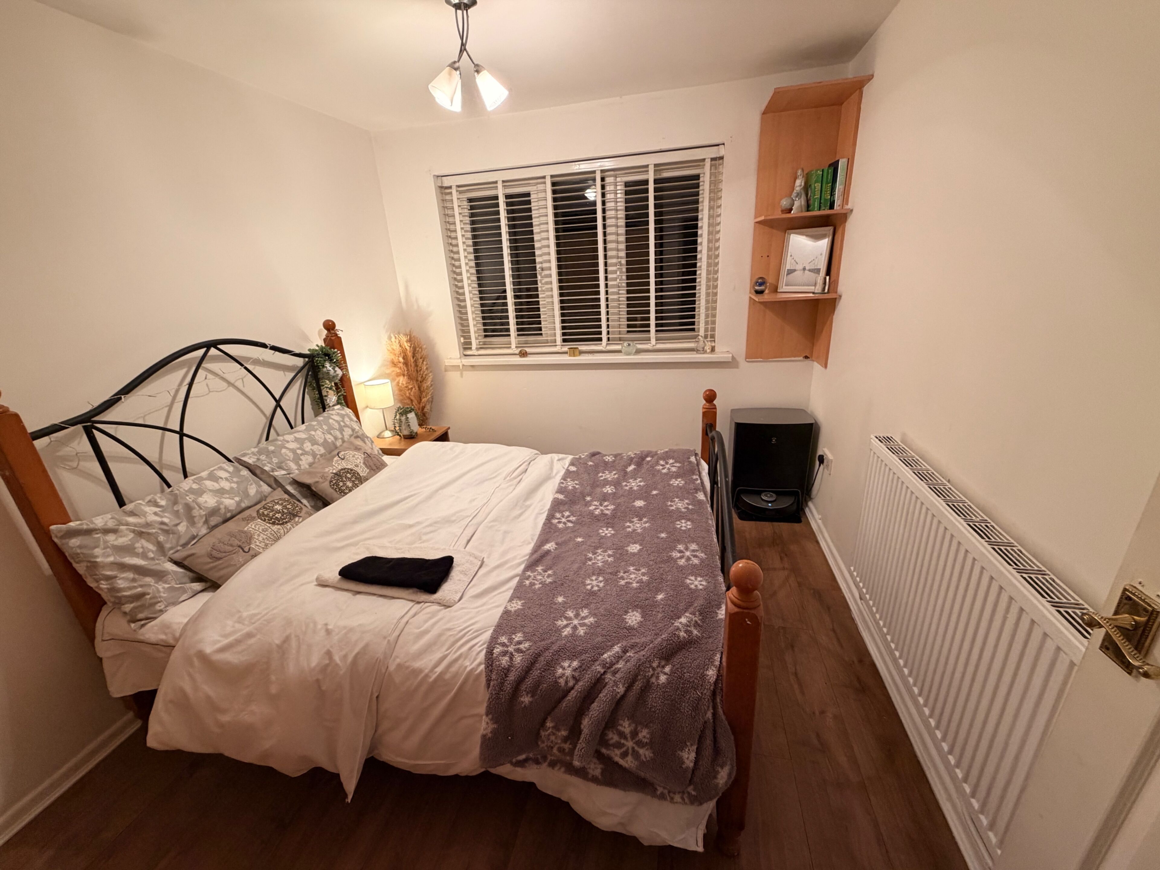 1 bedroom, bed sheets