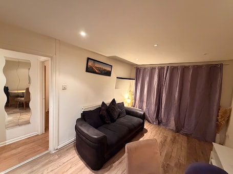 Living area. Bungalow Sleeps 3 with Parking and Garden
