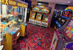Games room - Seaside Caravan Sleeps 7 - Pet Friendly, Garden (Rhyl)