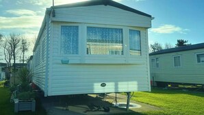 Exterior - Seaside Caravan Sleeps 7 - Pet Friendly, Garden (Rhyl)