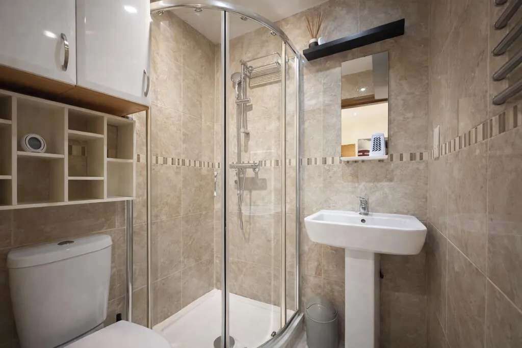 Douche, serviettes fournies