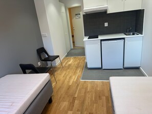 Room - Cozy Studio with 3 beds in Sollentuna, Stockholm (Sollentuns)