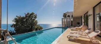 Mediterran Infinity Villa Pool Seaview