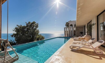 Mediterran Infinity Villa Pool Seaview