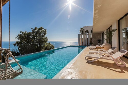 Mediterran Infinity Villa Pool Seaview