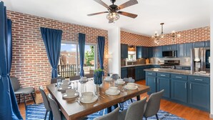 Dining - Hot Tub, Games, Gated Parking near SLU & Downtown (St. Louis)