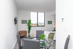 1 makuuhuone, silitysrauta/-lauta, ilmainen Wi-Fi, vuodevaatteet
