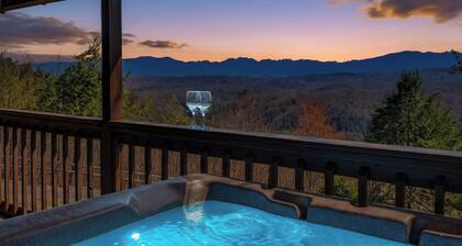 Breathtaking Panoramic Views, Minutes to Dollywood, Hot Tub, Arcade, Bears