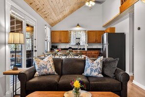 Interior - Breathtaking Panoramic Views, Minutes to Dollywood, Hot Tub, Arcade, Bears (Sevierville)