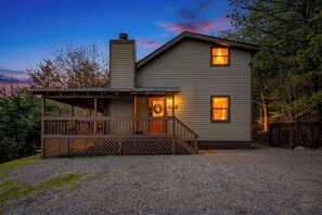 Exterior - Breathtaking Panoramic Views, Minutes to Dollywood, Hot Tub, Arcade, Bears (Sevierville)