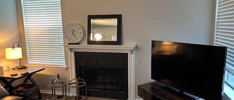 Smart TV, fireplace