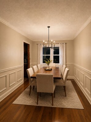 Dining - Cozy 4-bedroom house w/pool in East Brunswick (East Brunswick)