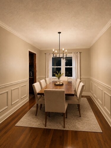 Cozy 4-bedroom house w/pool in East Brunswick