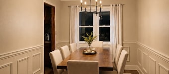 Cozy 4-bedroom house w/pool in East Brunswick