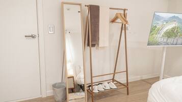 Deluxe Double Room | Iron/ironing board, free WiFi, bed sheets