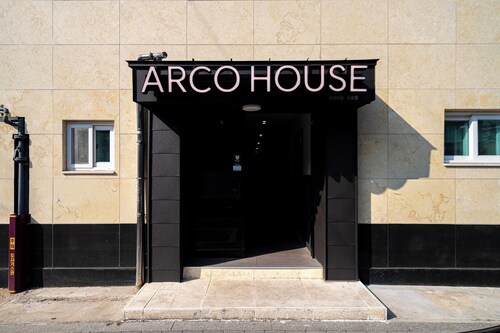 ARCO HOUSE