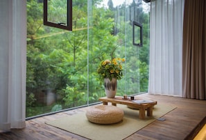 Comfort Suite, Balcony, Hill View