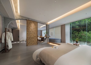 Luxury Suite, Balcony, Hill View | Laptop workspace, blackout curtains, soundproofing, iron/ironing board