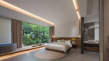 Luxury Suite, Balcony, Hill View | Ruang kerja komputer riba, langsir/tirai gelap terus, kalis bunyi