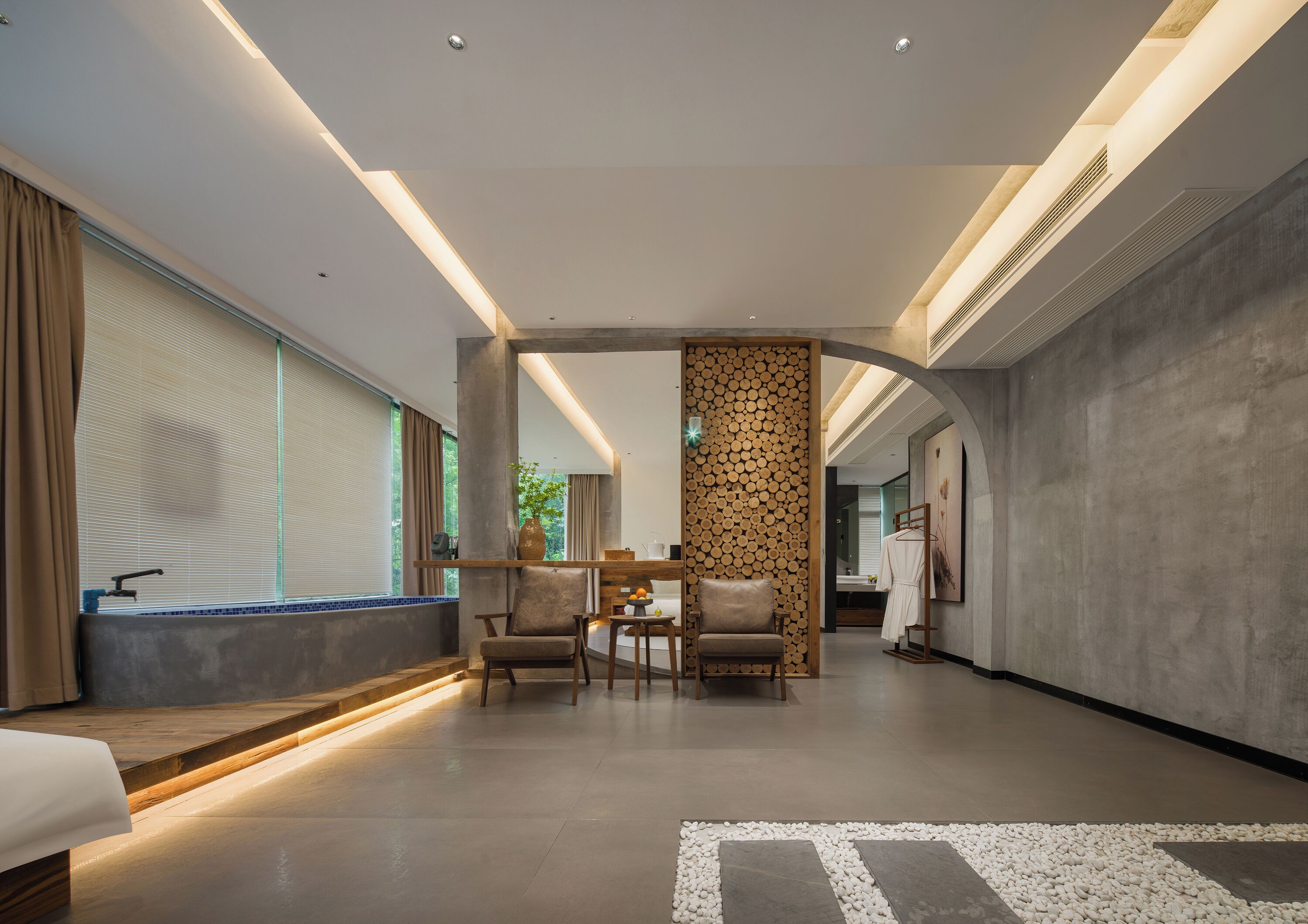 Luxury Suite, Balcony, Hill View | Laptop workspace, blackout drapes, soundproofing, iron/ironing board