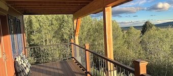Amazing deck views overlooking Henry’s Lake 2 double beds full bath/washer/dryer