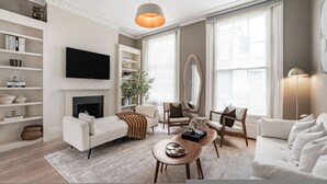 House - 5-bed Chelsea Home Next To Kings Road (London)