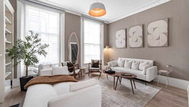House - 5-bed Chelsea Home Next To Kings Road (London)