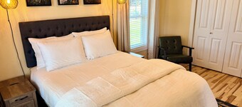 Historic Charm, Modern Comfort Close to Downtown with AC Family and Pet Friendly