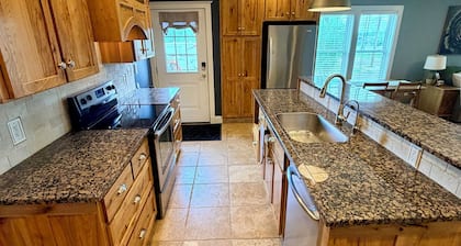 Historic Charm, Modern Comfort Close to Downtown with AC Family and Pet Friendly