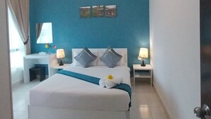A bedroom with a bed, two bedside tables with lamps, a ceiling fan, and a window with curtains. - Sekata Apartment (Ringlet)