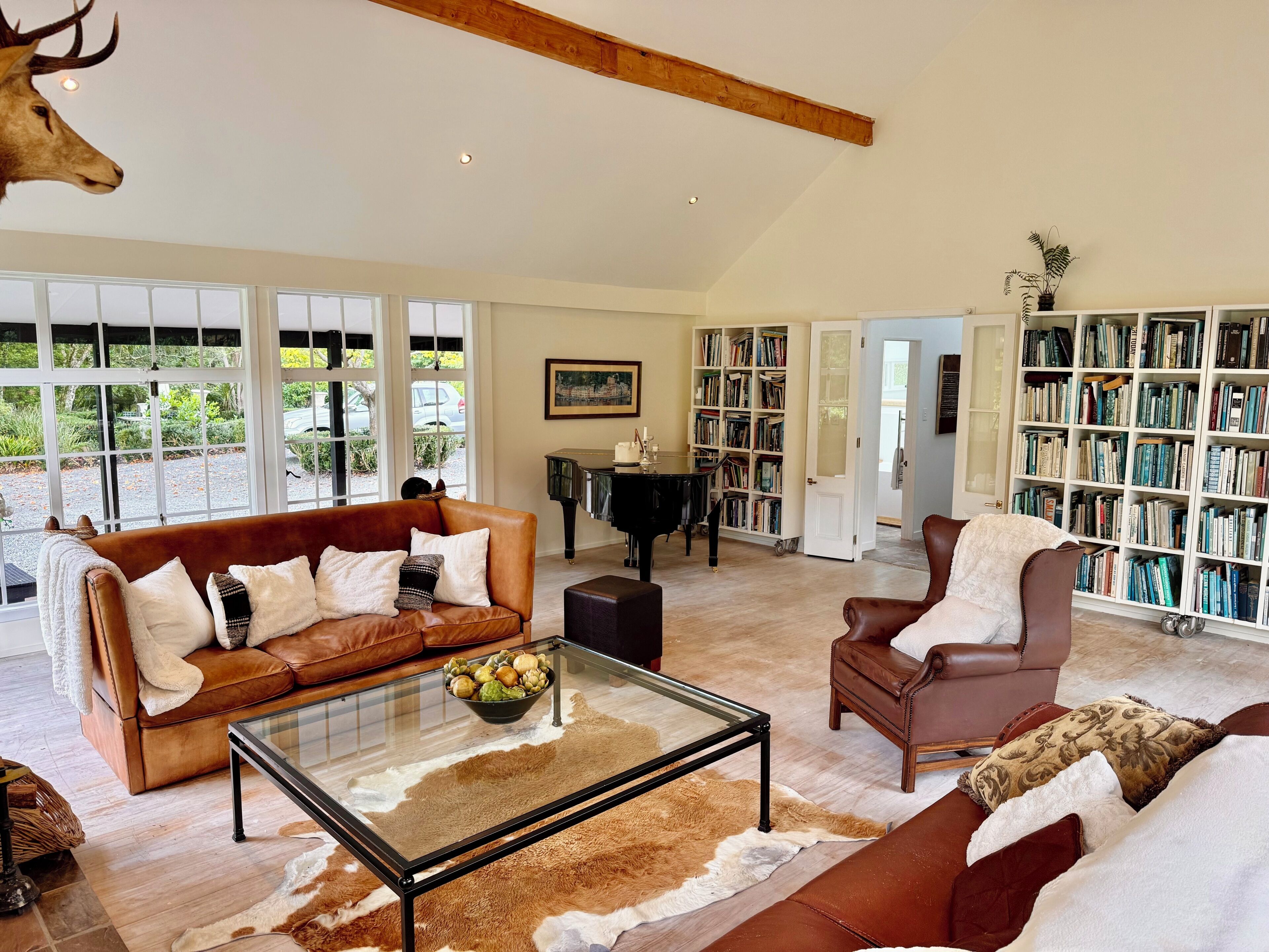 Smart TV. English country estate lodge, in secluded parklike grounds.
