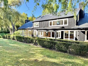 Exterior - English country estate lodge, in secluded parklike grounds. (Clevedon)