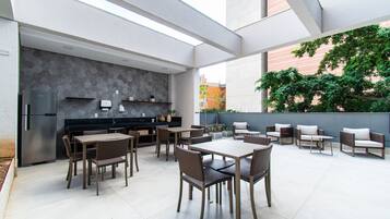 Tempat makan outdoor