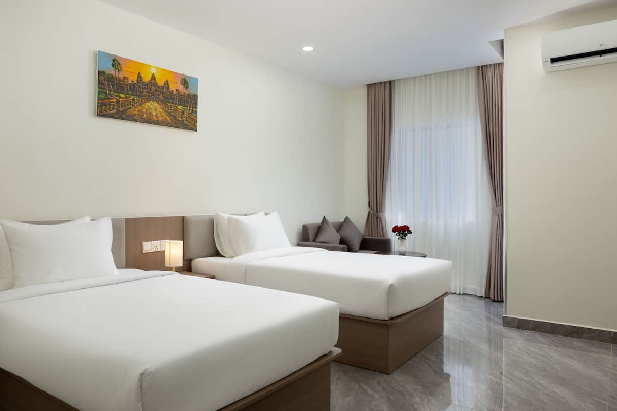 Superior Twin Room | In-room safe, desk, laptop workspace, soundproofing