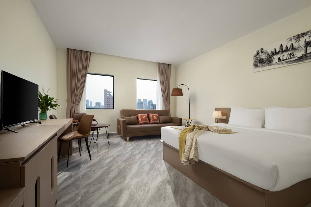 Deluxe Double Room | In-room safe, desk, laptop workspace, soundproofing