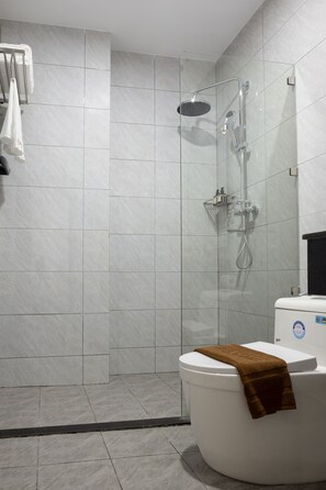 Standard Double Room, City View | Bathroom | Shower, hair dryer, slippers, towels - Amana Hotel Phnom Penh (Phnom Penh)