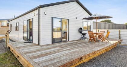 Rotorua 3BR Adventure Base with Air-Con & Parking