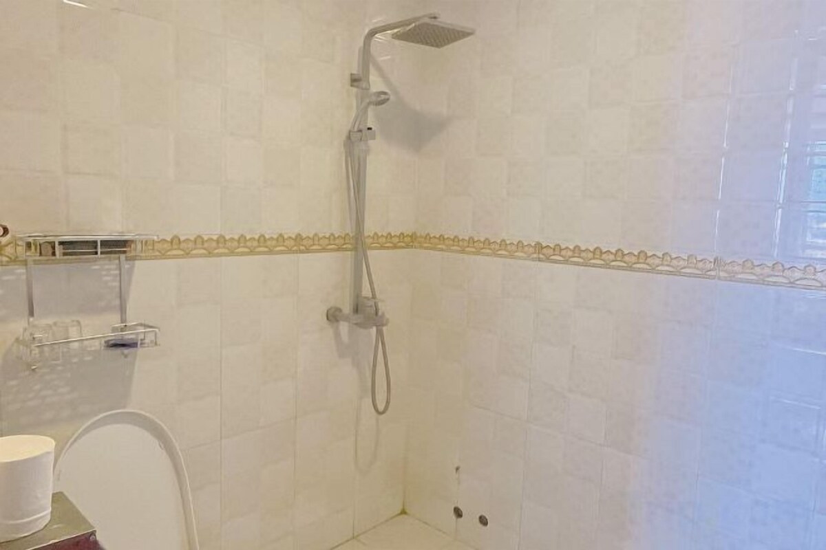 Secador de pelo, toallas, jabón, shampoo