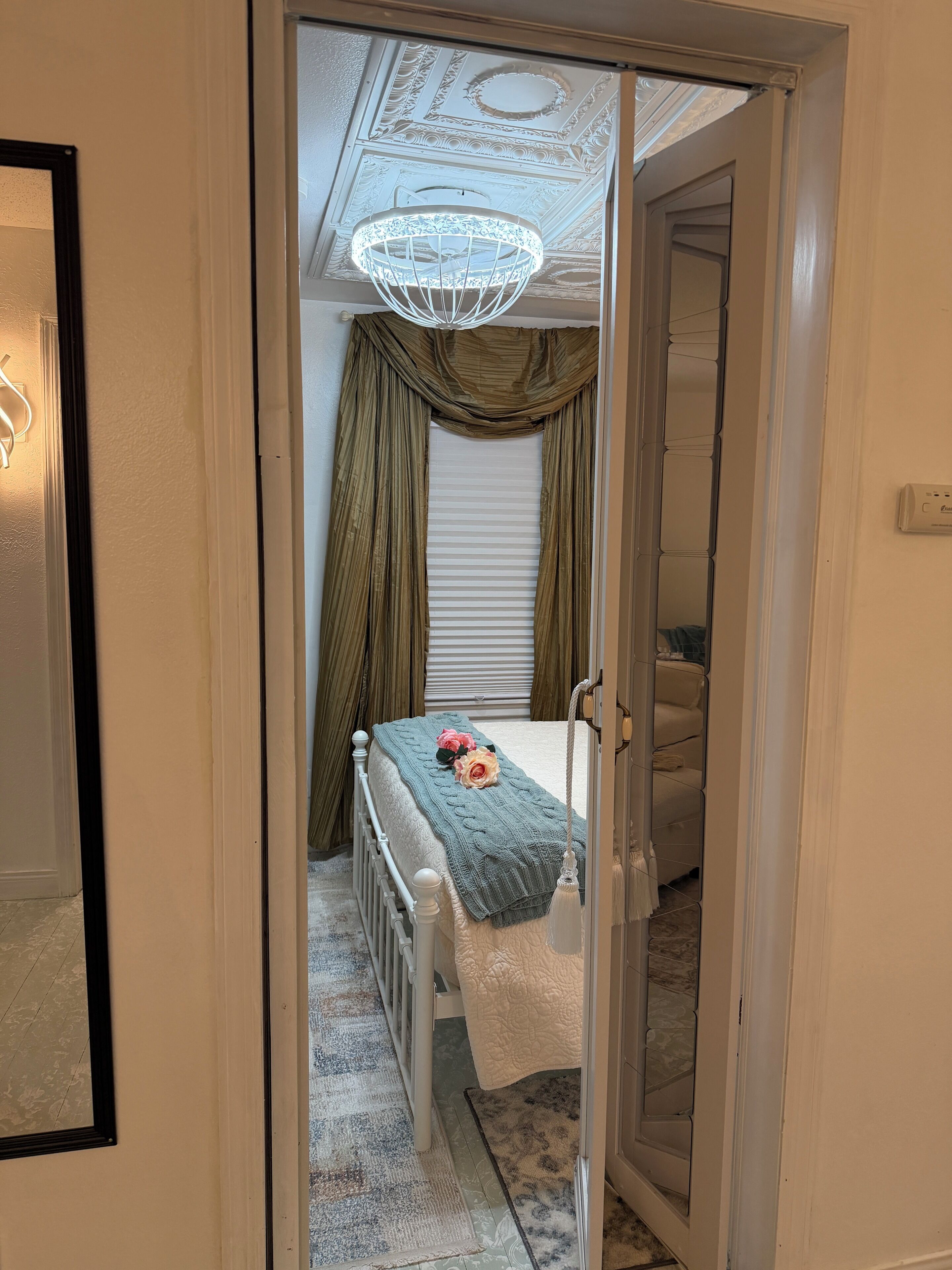2 chambres, fer et planche à repasser, Wi-Fi, draps fournis