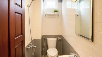 Basic Double Room | Bathroom | Shower, hair dryer, towels, soap